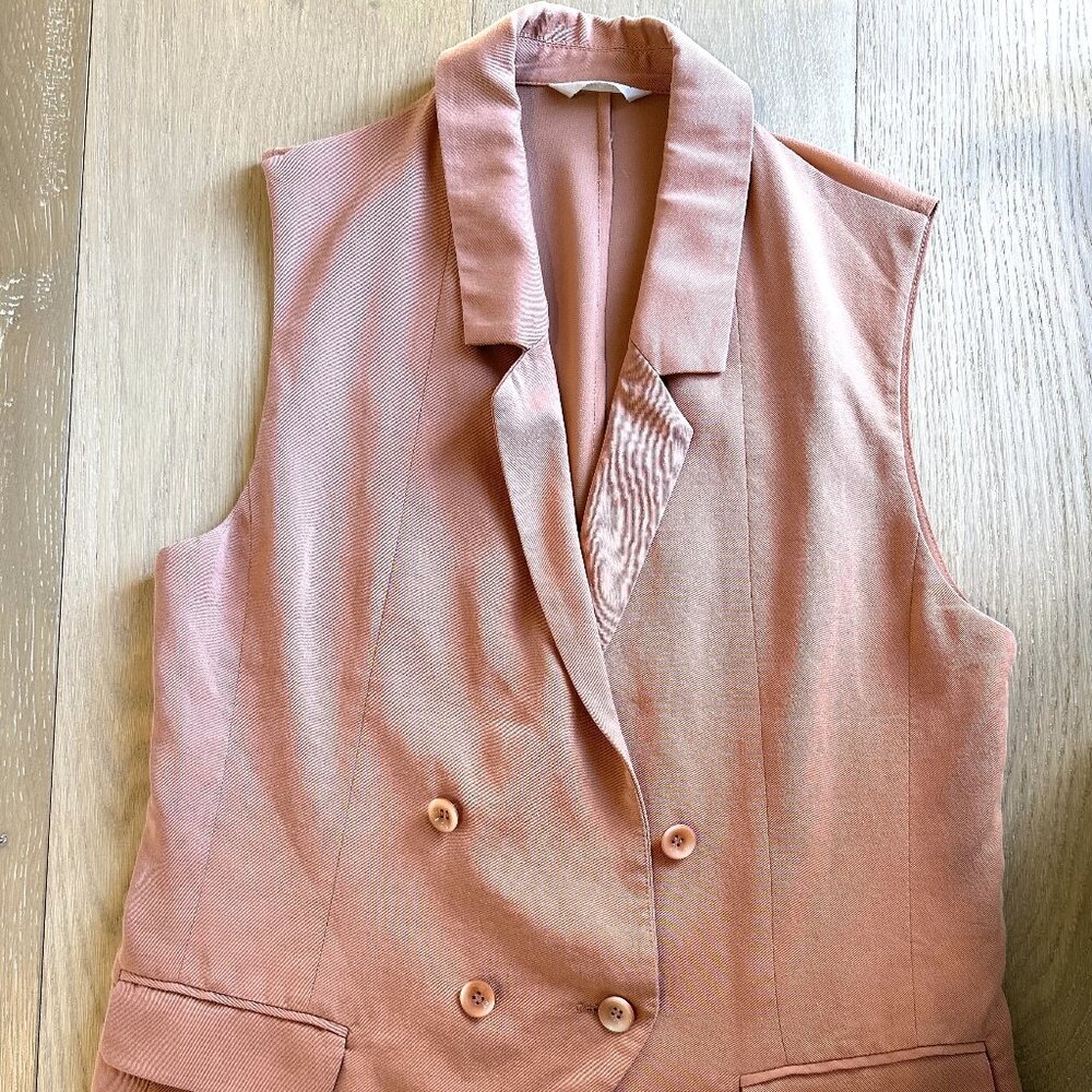 Soft coffee-pink stylish vest for summer
